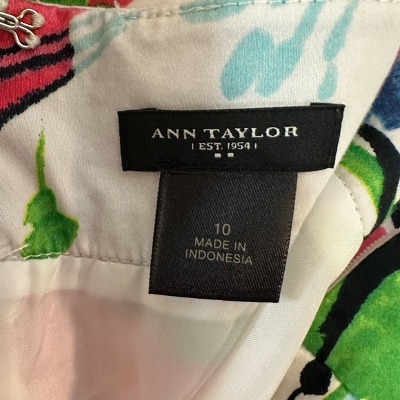 Ann Taylor White and Green Pencil Skirt Knee-Length Resort Wear 🌴🌺 - Picture 10 of 11